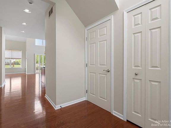 2nd image of 1776 Savannah Ln