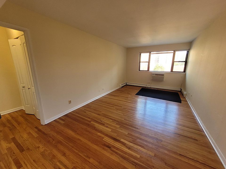 1st image of 608 W Cornelia Ave #394