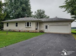 4139 Bluebush Rd, Monroe, MI 48162