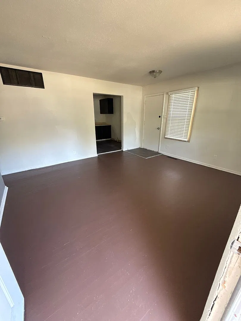 3 bed 1 Bath Huge backyard — Photo 2