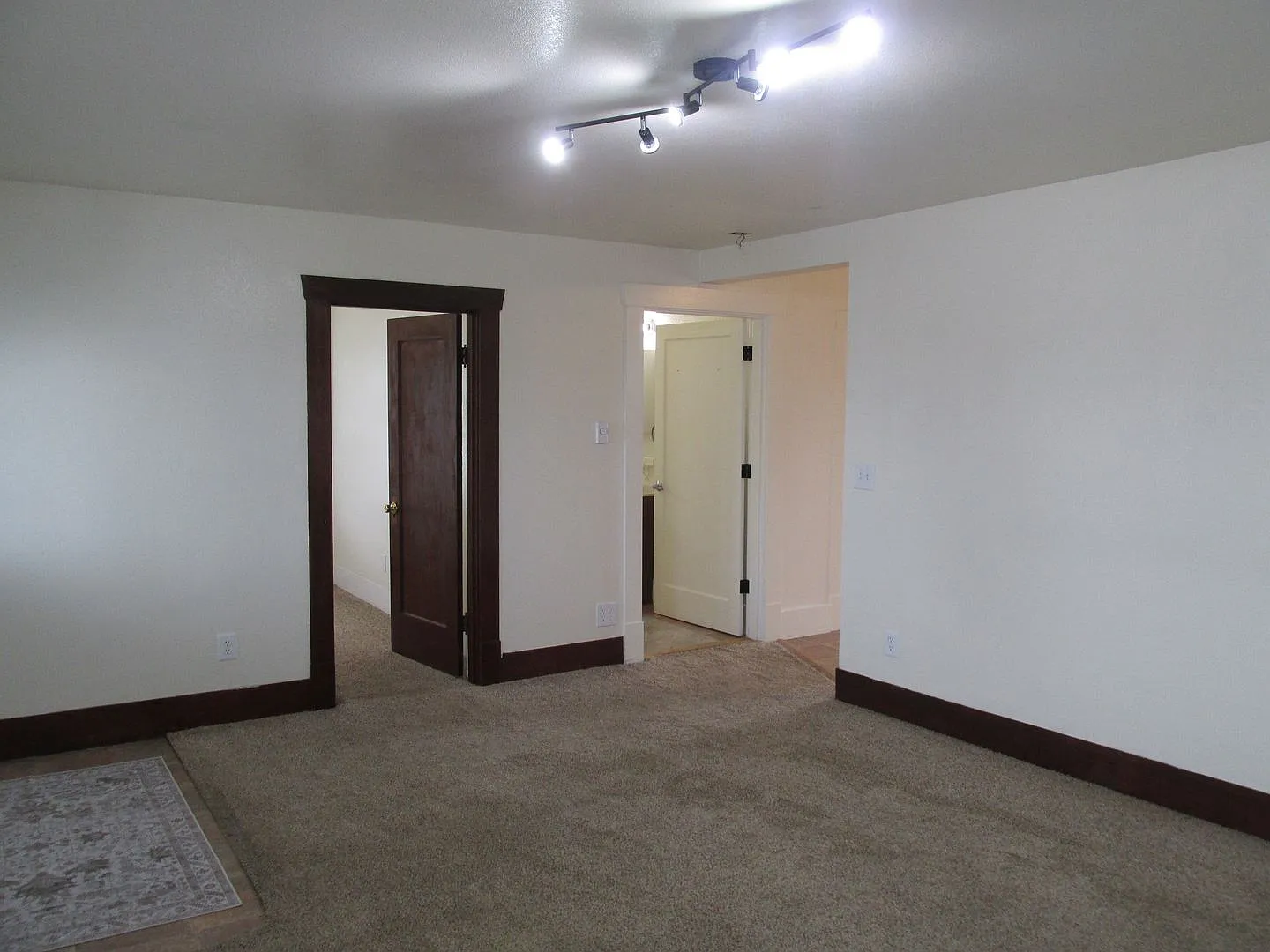 Hazel Ave, 110-114 E, Burlington — Photo 4