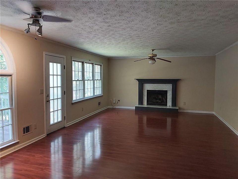 1st image of 1621 Green Oak Cir
