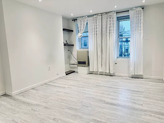 Rented by Compass | media 12