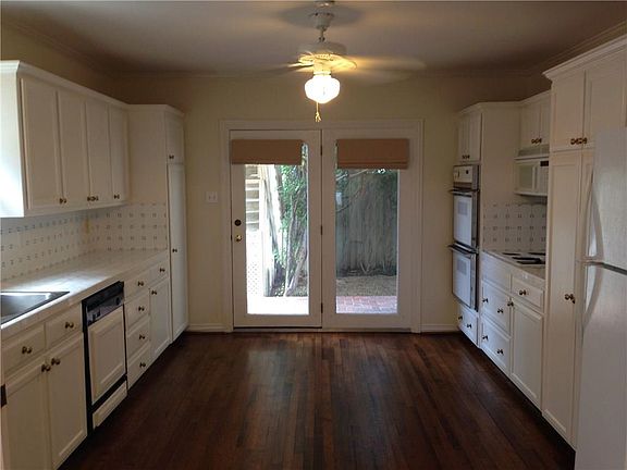 4th image of 4220 University Blvd