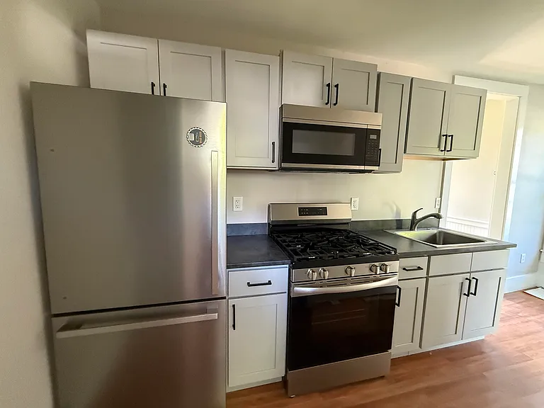 52 Lincoln St #C — Photo 3