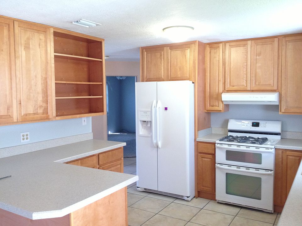 2nd image of 710 Lynn Ave