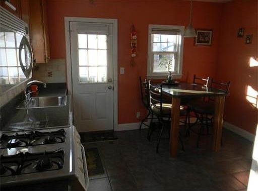 4th image of 11 Willow Ave
