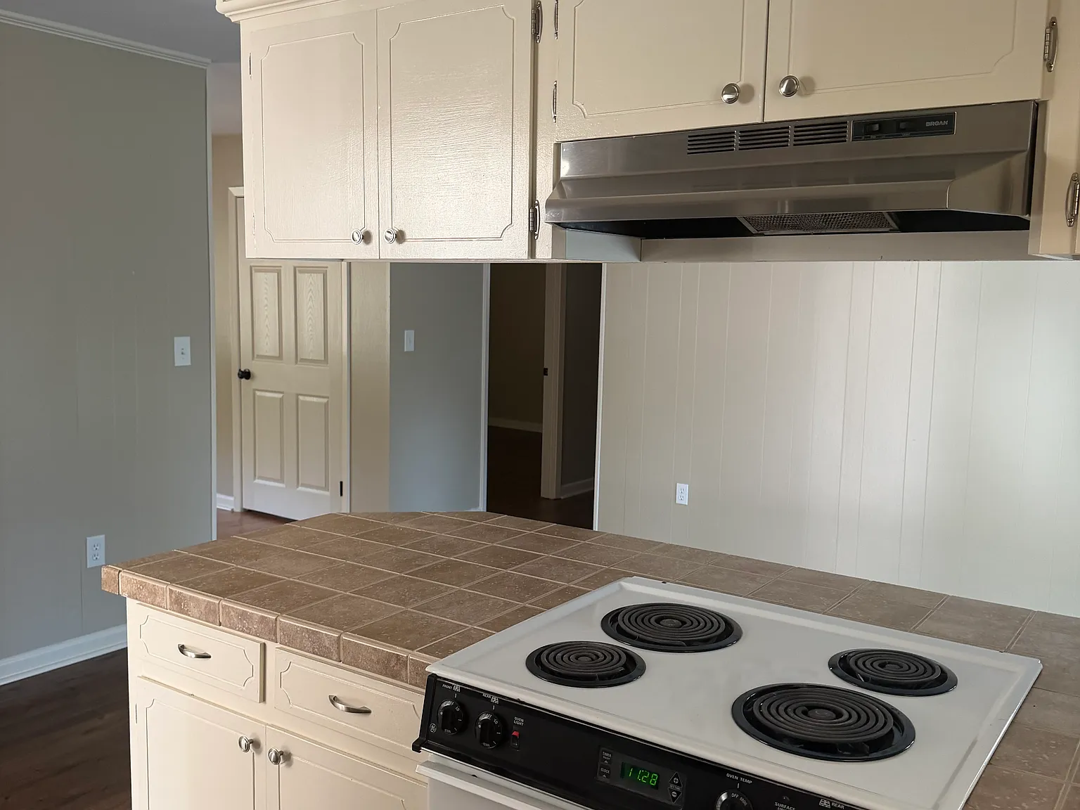 3 bed, 1224 sqft, $1,250 — Photo 2