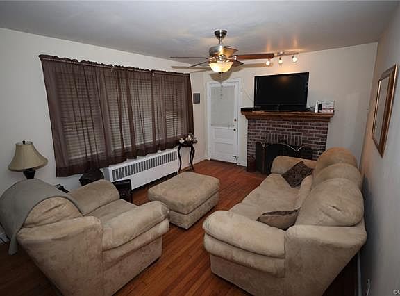 3rd image of 1201 Evergreen Ave