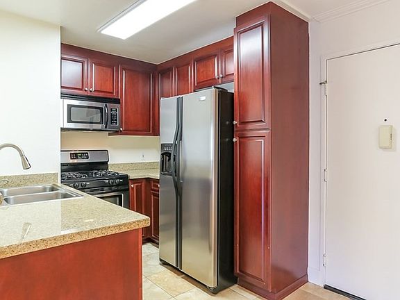 3rd image of 5565 Canoga Ave APT 103