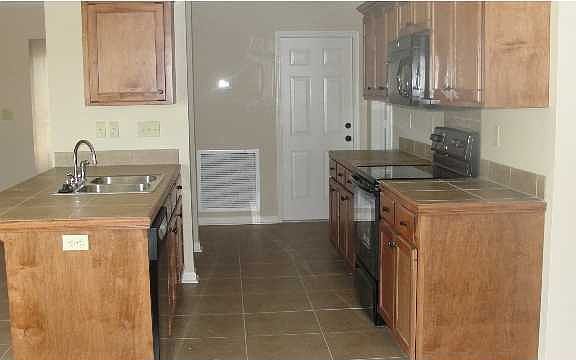 2nd image of 433 Walter St