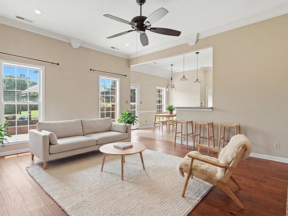 4th image of 115 Wheaton Ct