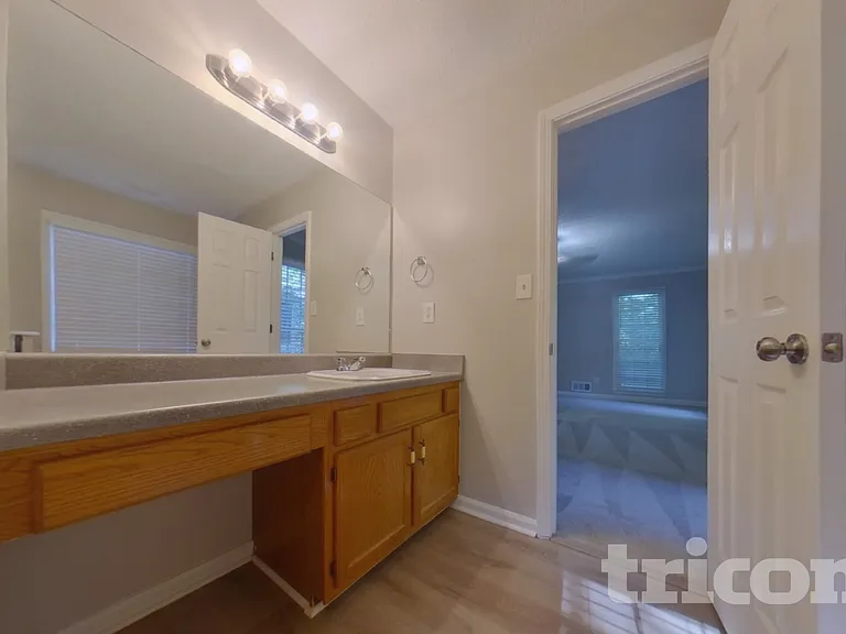 321 Stratford Dr — Photo 7