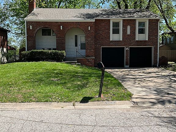 2nd image of 704 NW Stratford Pl