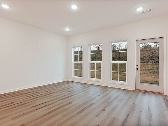 5th image of 76 Summer St