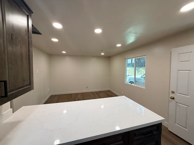 230 S Dunnam St #2 — Photo 4