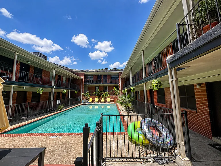 Vista Flats — Photo 11