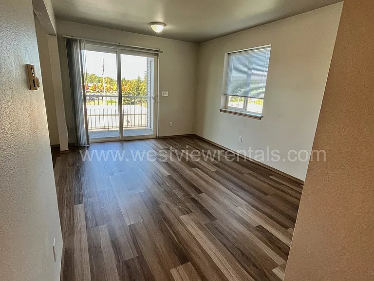 135-139 Prince Ave — Photo 395