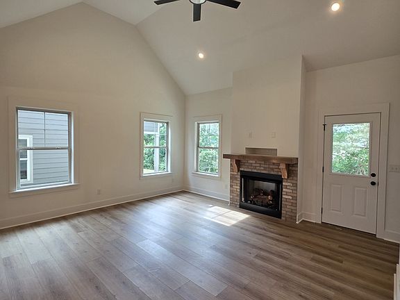 5th image of 490 Willow Grove Ct