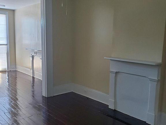 3rd image of 827 Atlantic Ave