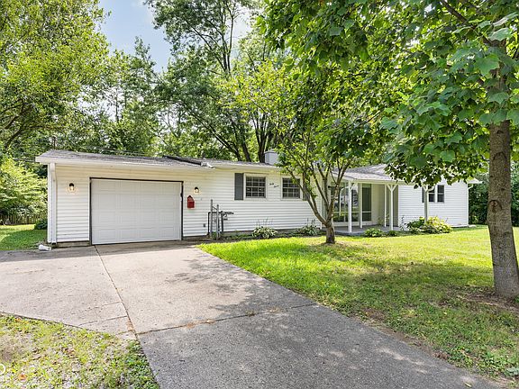 3rd image of 47 Brookside Dr