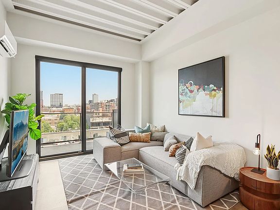 2nd image of 1222 W Jackson Blvd #918