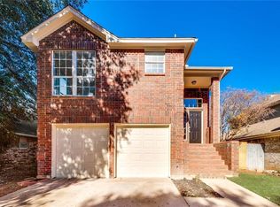 8821 Sabinas Trl, Fort Worth, TX 76118
