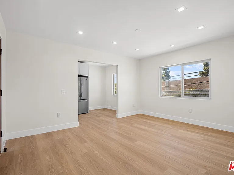 420 S Sepulveda Blvd #13 — Photo 10