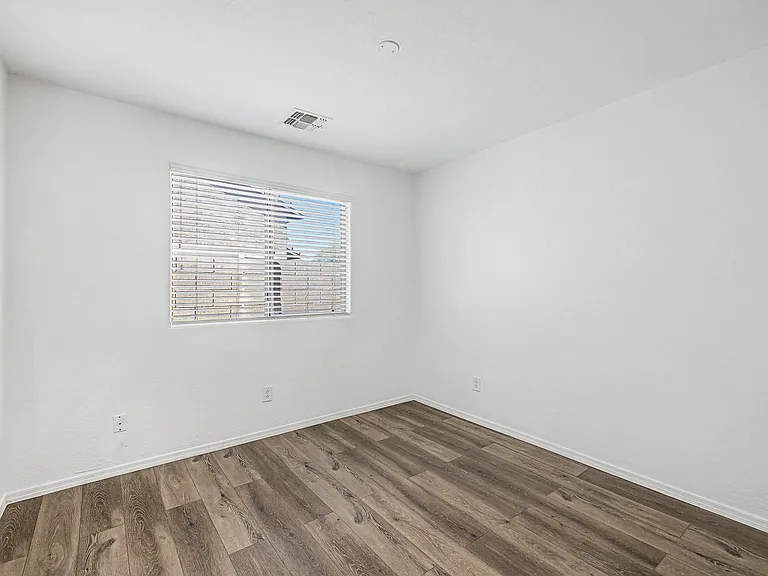 6918 S 46th Ln — Photo 19