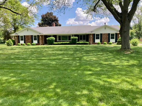 3058 Stuart Dr, Fostoria, OH 44830