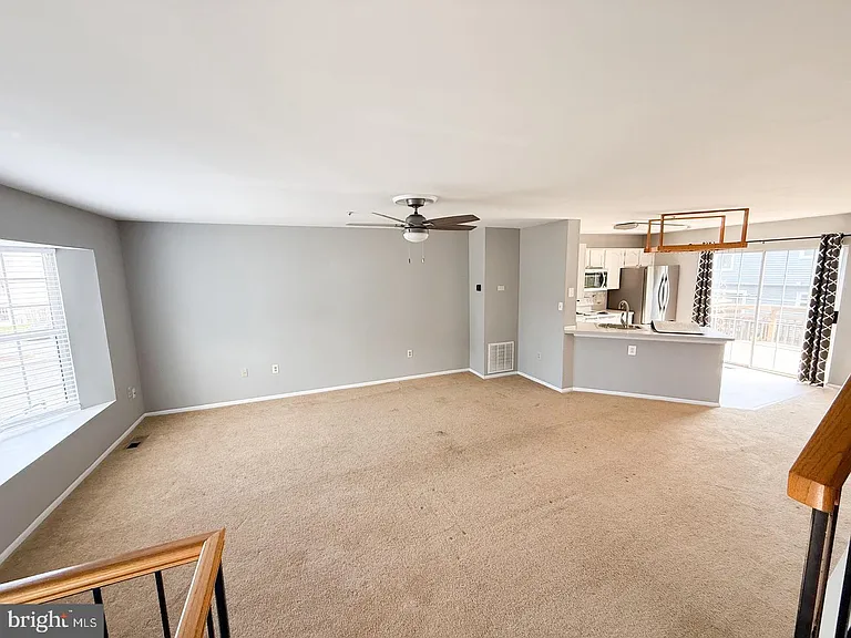 9424 Sea Breeze Ct — Photo 14