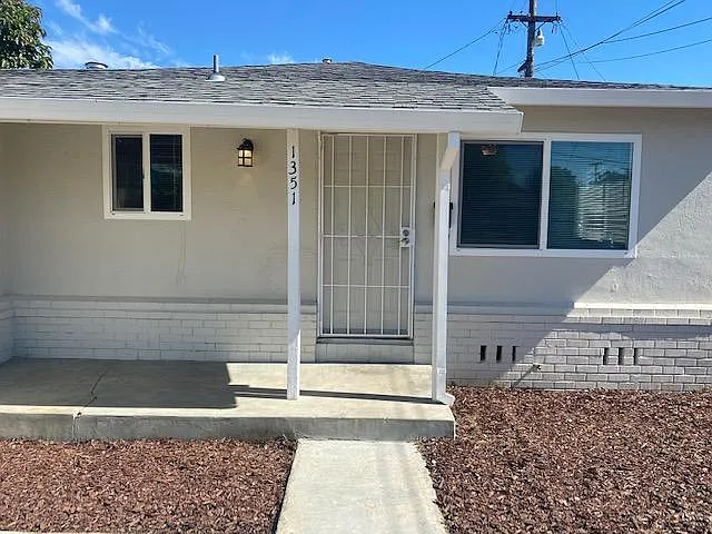 1351 E Oak Ave — Photo 4