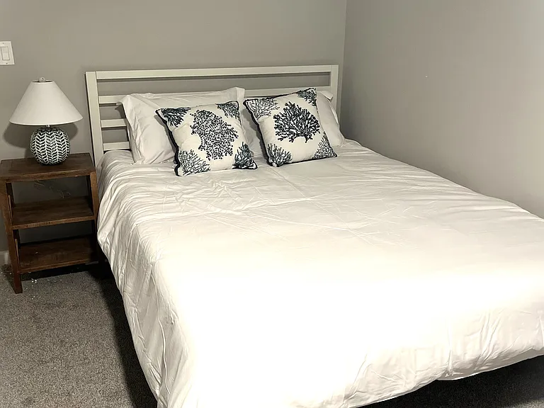 1124 N Twyckenham Dr — Photo 12