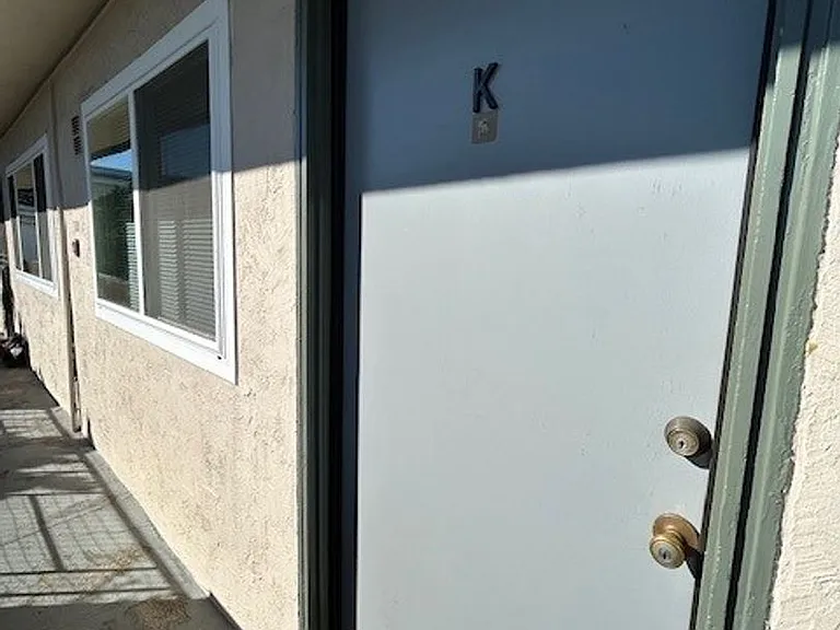 Upper- 2 Bedroom-One Bath apartment has a large living room — Photo 3