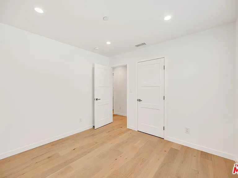 7933 Zelzah Ave — Photo 21