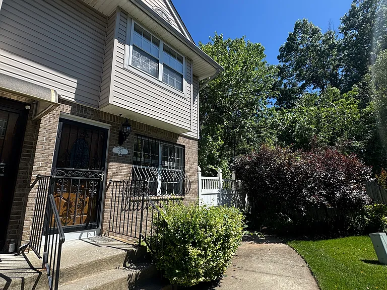 277 Skyline Dr — Photo 1