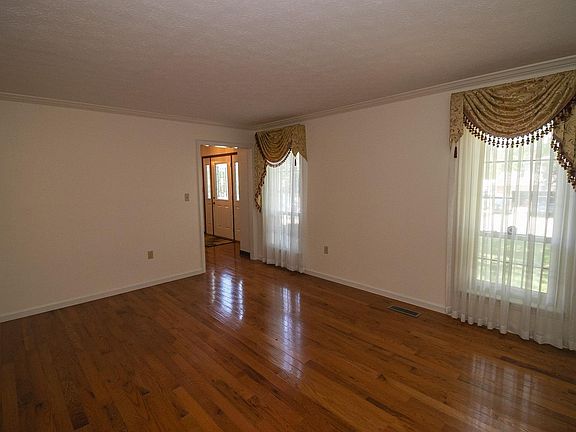 5th image of 7221 Deer Hollow Dr