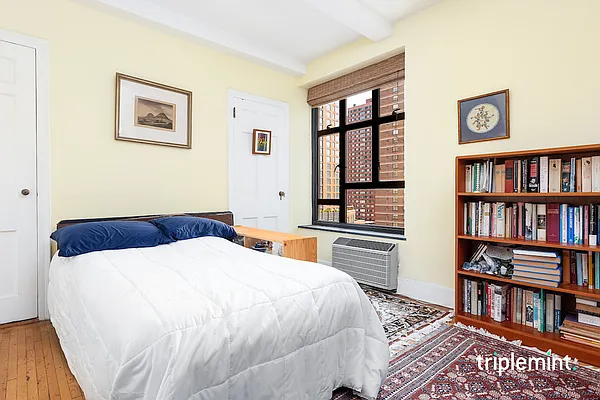 Sold by Triplemint | media 16