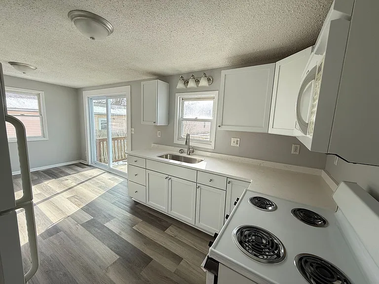 2321 W Main St — Photo 17