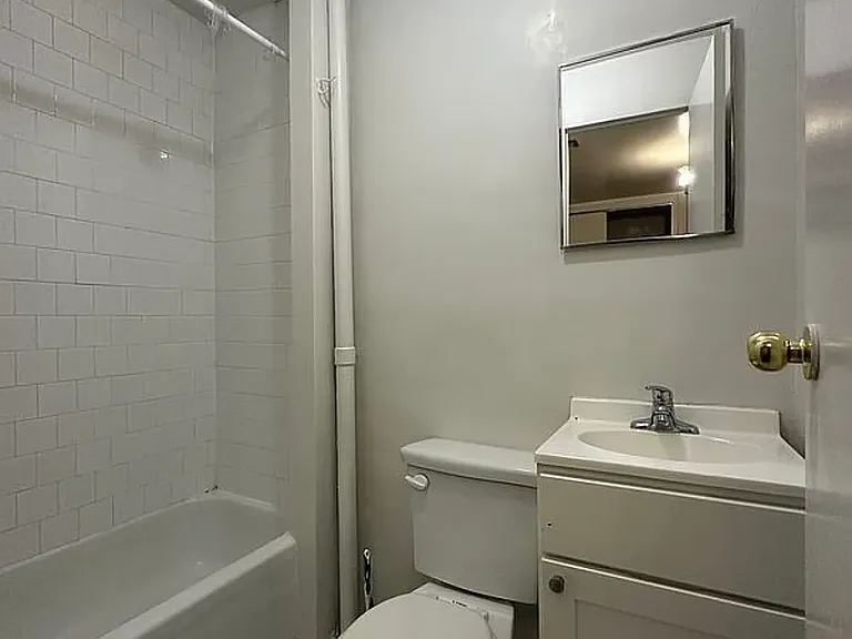 221 E 32nd St #2 — Photo 9
