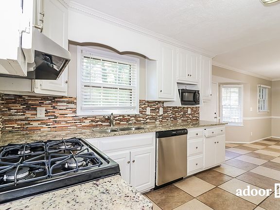 2nd image of 1180 Leslie Pl