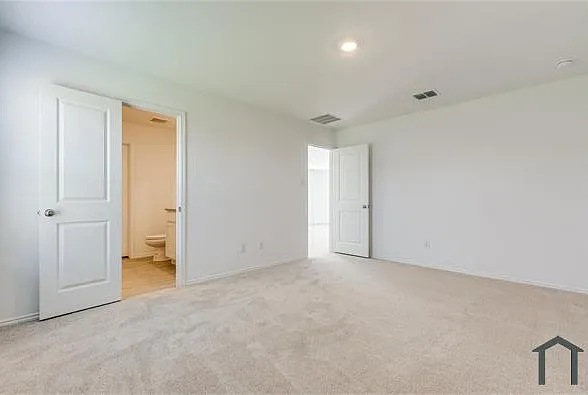 3 bed, 1267 sqft, $1,999 — Photo 3