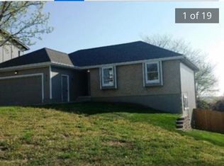 915 SW Abar Dr, Grain Valley, MO 64029