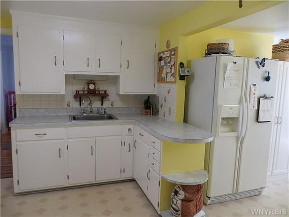 3rd image of 290 Belmont Ave