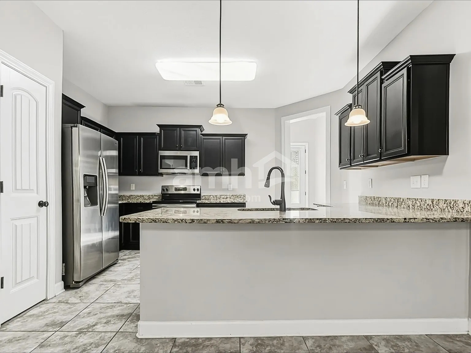 5 bed, 3.0 bath, 2500 sqft, $2,515 — Photo 4