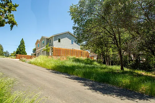 280 Hygrade Rd #B Photo 1