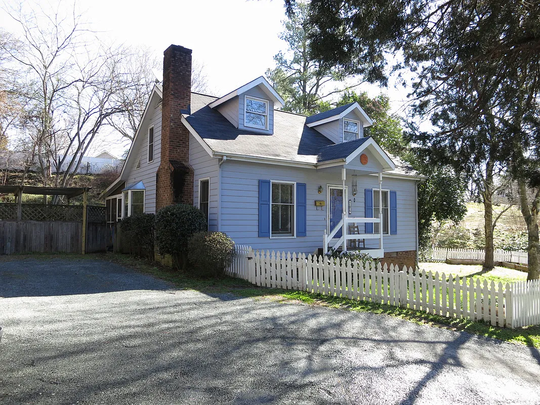 3 bed, 1350 sqft, $2,745 — Photo 1