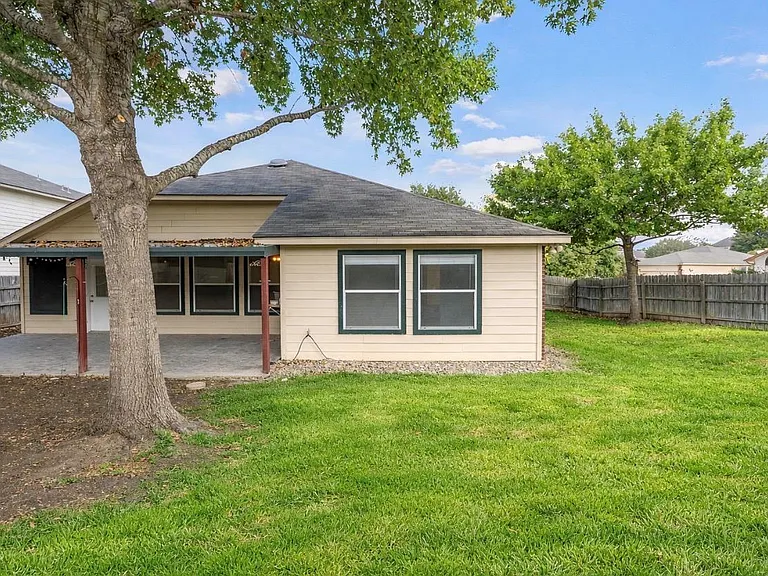 1611 Sunnycrest Cir — Photo 18