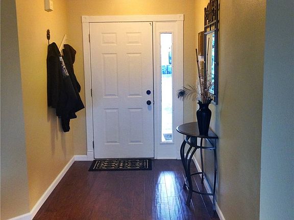 3rd image of 801 NW Sunburst Ct