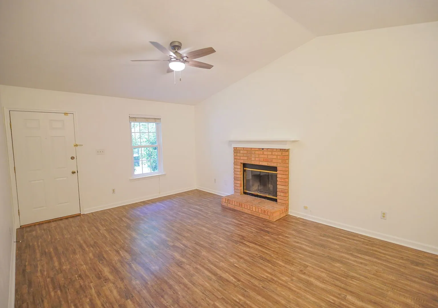 2 Bed / 2 Bath Duplex with Pond Frontage! — Photo 3